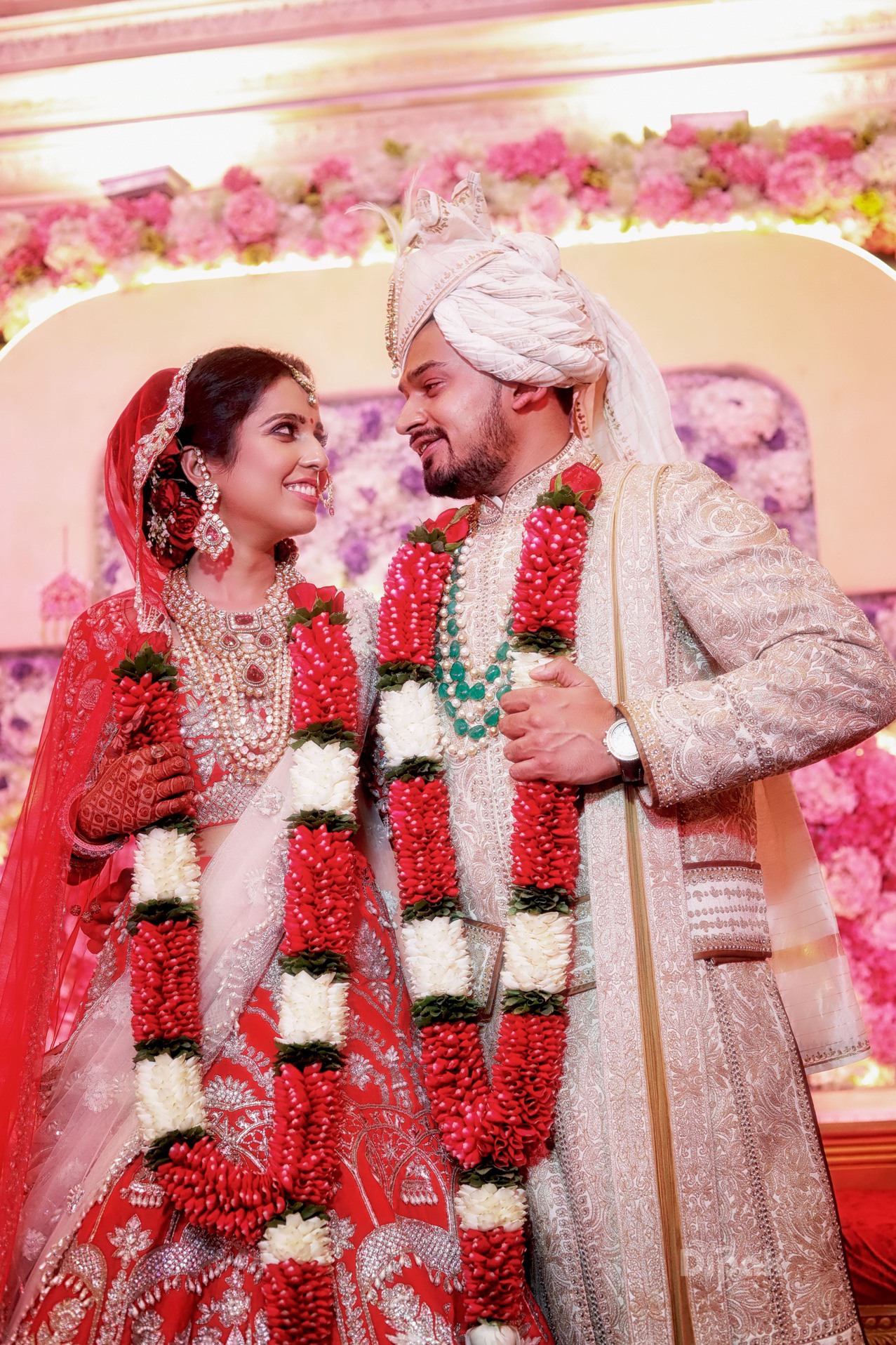 Indian Bride Traditional Red Lehenga Posing Stock Photo 1336755125 |  Shutterstock